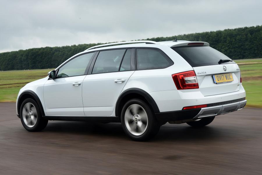  Skoda Octavia Scout 2017 года  (UK) (фото 7 из 12)